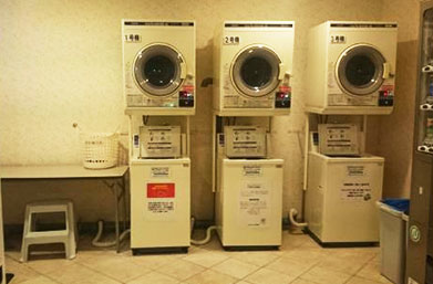 Coin laundry