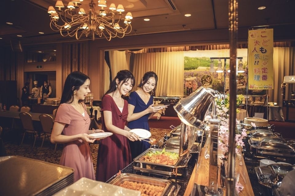 家族で楽しむビュッフェ