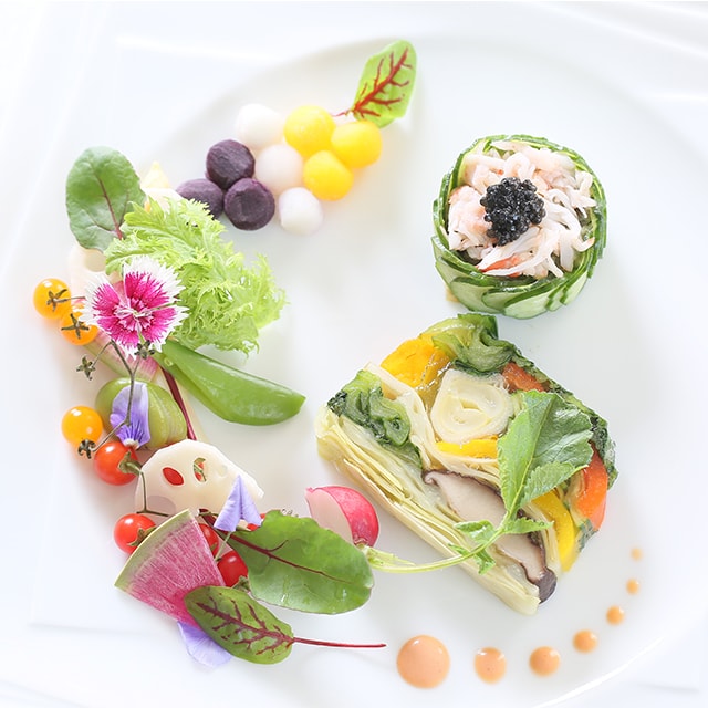 色鮮やかな花々に囲まれて祝福に包まれた時間を ホテルリステルウエディング